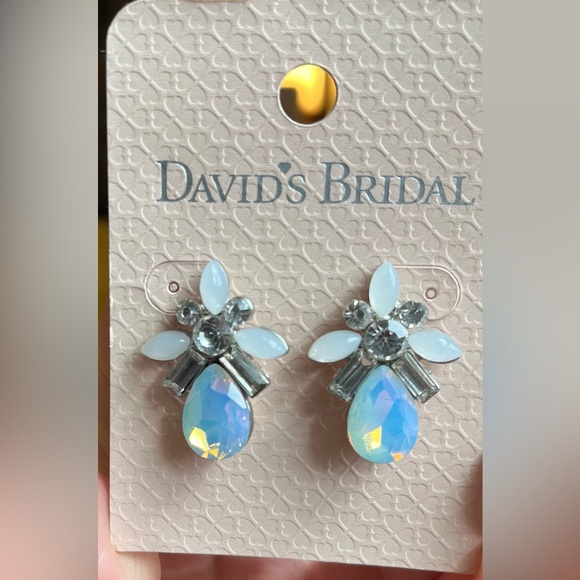 David’s Bridal pear-shaped cluster stud earrings. Never before worn. - Picture 2 of 3